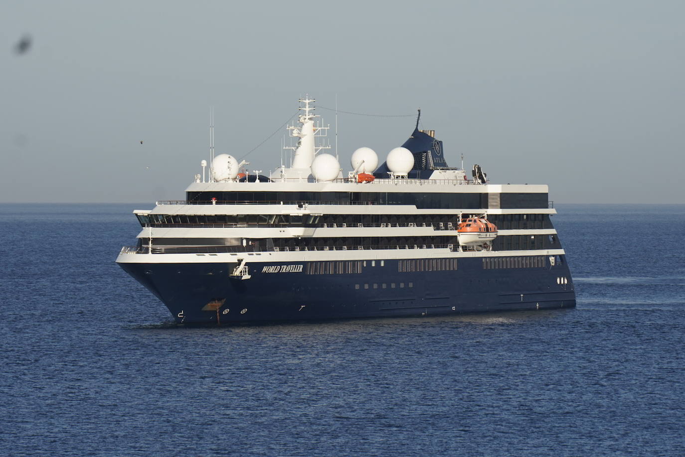 Un crucero en la bahía donostiarra
