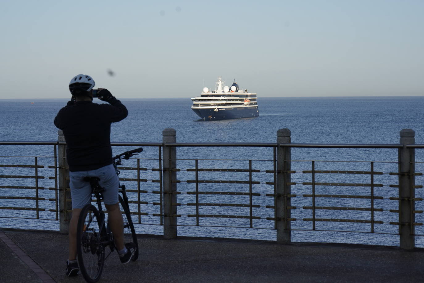 Un crucero en la bahía donostiarra