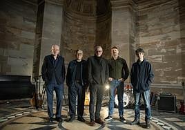 Raymond McGinley, Norman Blake, Francis Macdonald, Dave McGowan y Euros Childs.