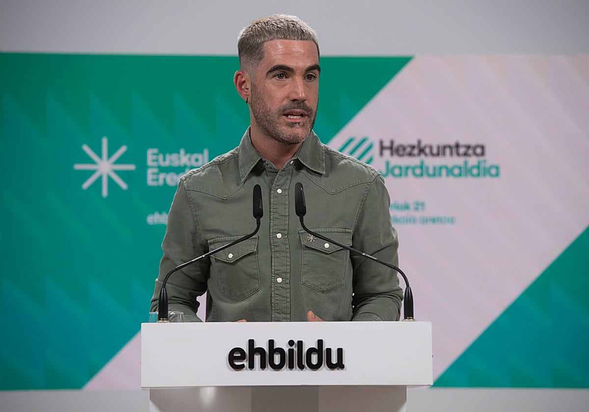 Ikoitz Arrese (EH Bildu) ha ofrecido una rueda de prensa este martes.