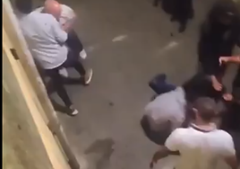 Un momento de la agresión, que fue grabada.