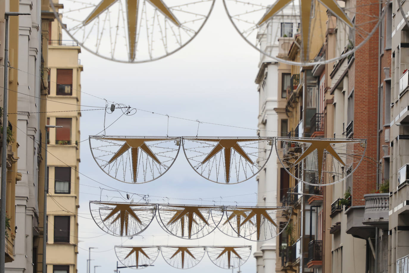 Donostia empieza a decorar de Navidad la ciudad