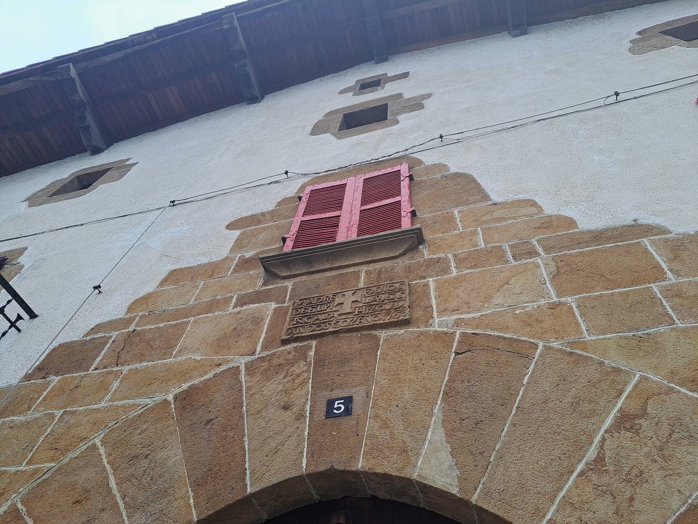 Arraldegaña, una cima oculta por robles centenarios en Navarra