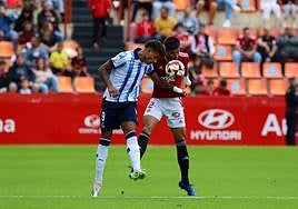 Fiabema dipsuta un balón.