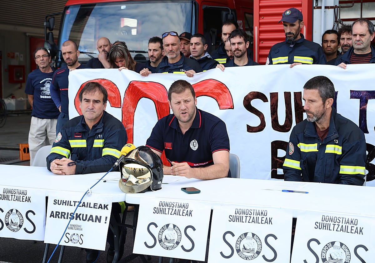 Los bomberos donostiarras, en la rueda de prensa,
