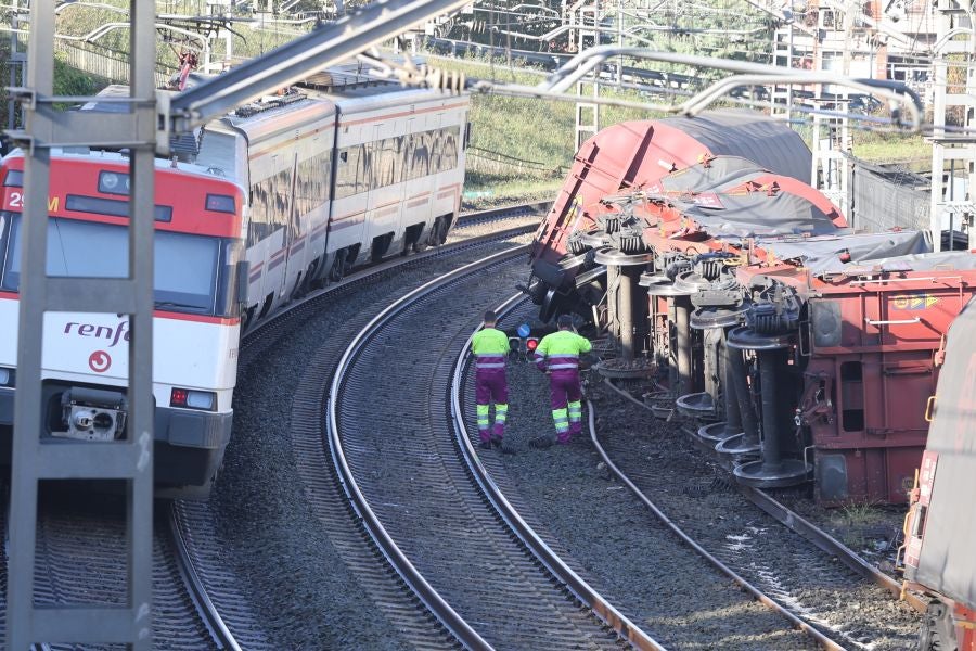 Un tren de mercancías descarrila en Pasaia