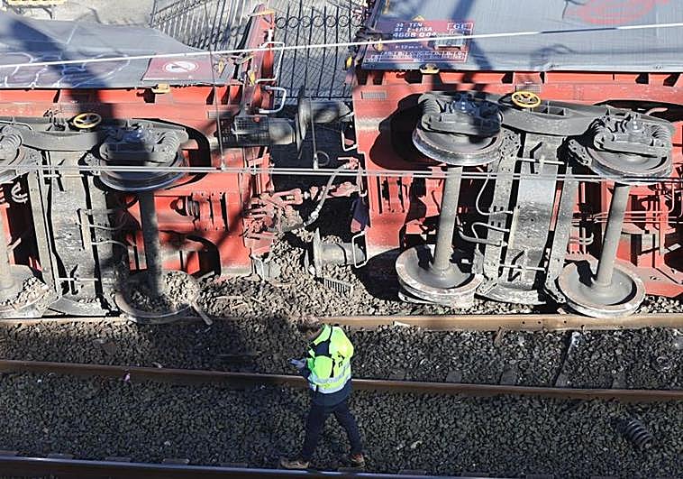 Cinco vagones han volcado en Pasaia.