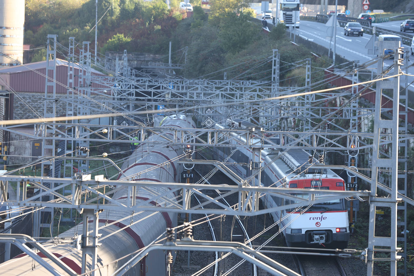Un tren de mercancías descarrila en Pasaia