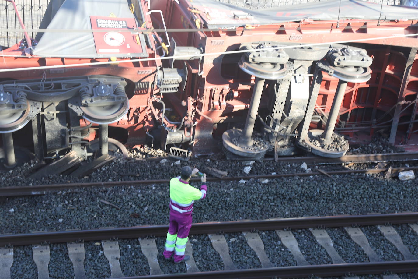 Un tren de mercancías descarrila en Pasaia