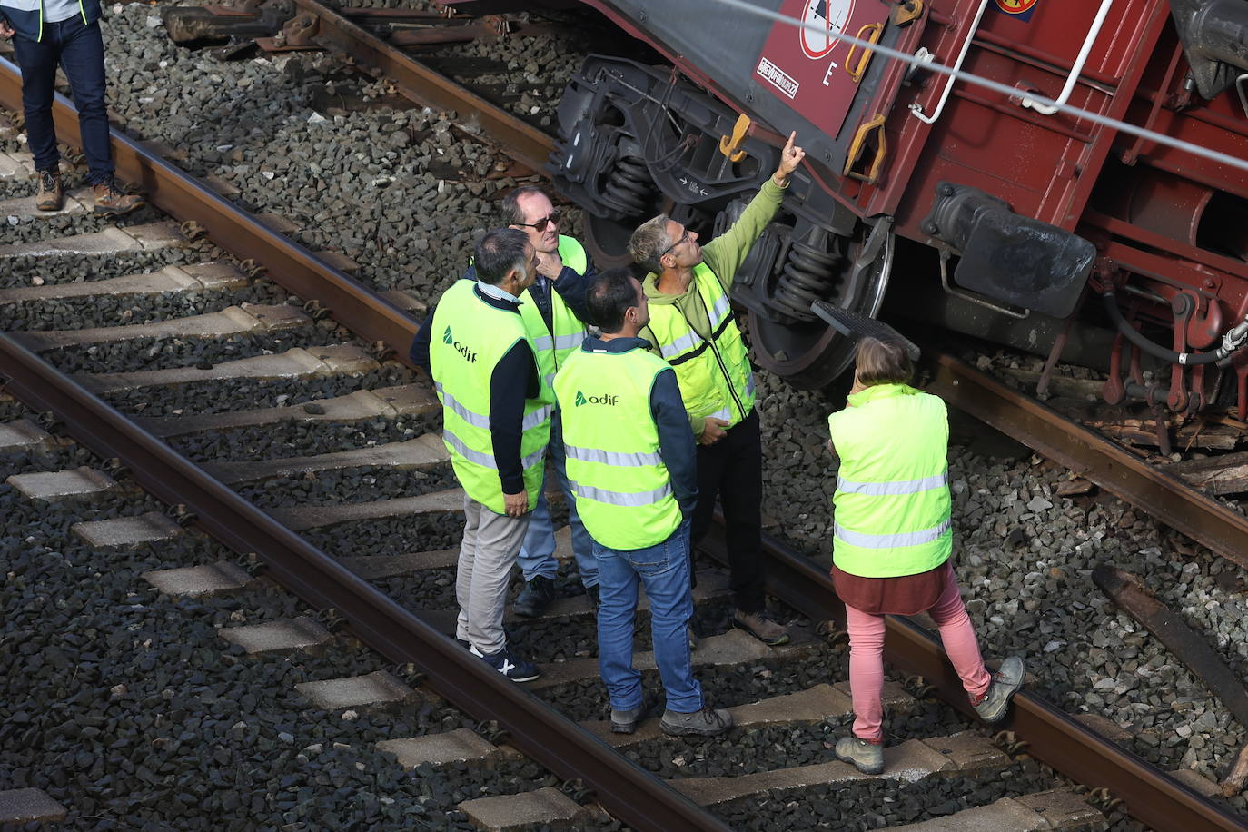 Un tren de mercancías descarrila en Pasaia