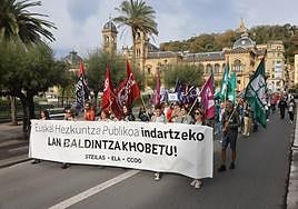Manifestación en las calles de Donostia.