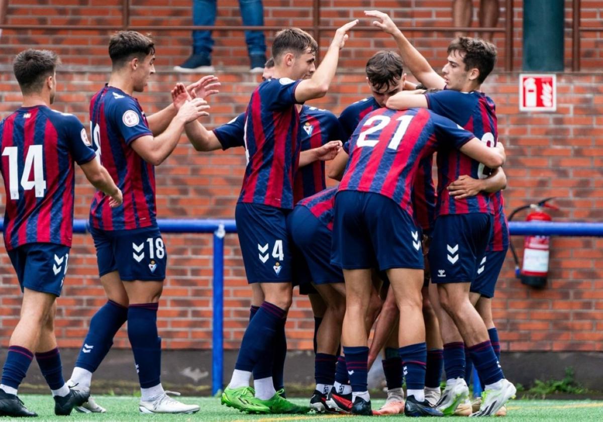 El CD Vitoria suma su cuarto triunfo consecutivo ante el Añorga al ganar 0-2