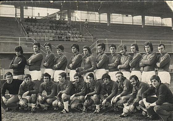 La plantilla del Ordizia posa sobre el césped en una imagen de archivo.