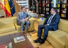 Pedro Sánchez y Aitor Esteban, el pasado día 10 en la ronda de contactos en la que participó el PNV para la investidura.