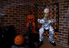 Disfrazarse en Halloween: consejos de la OCU para evitar accidentes