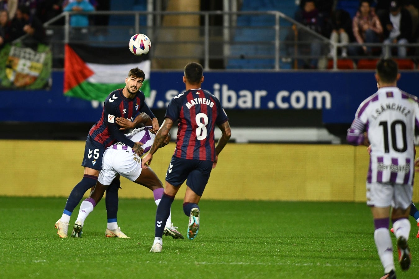 Las mejores imágenes de la &#039;manita&#039; del Eibar al Valladolid