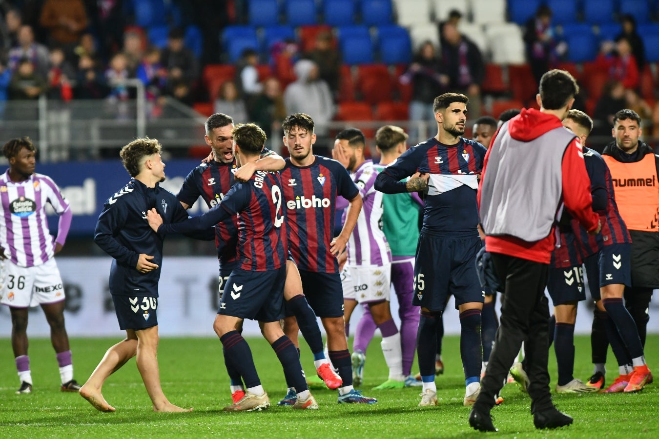 Las mejores imágenes de la &#039;manita&#039; del Eibar al Valladolid