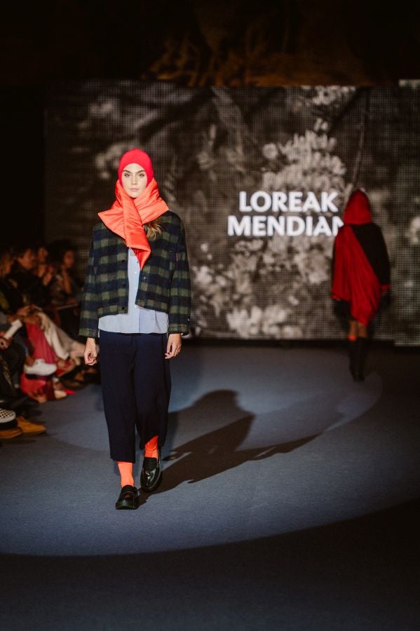 Loreak Mendian fusiona formas atemporales