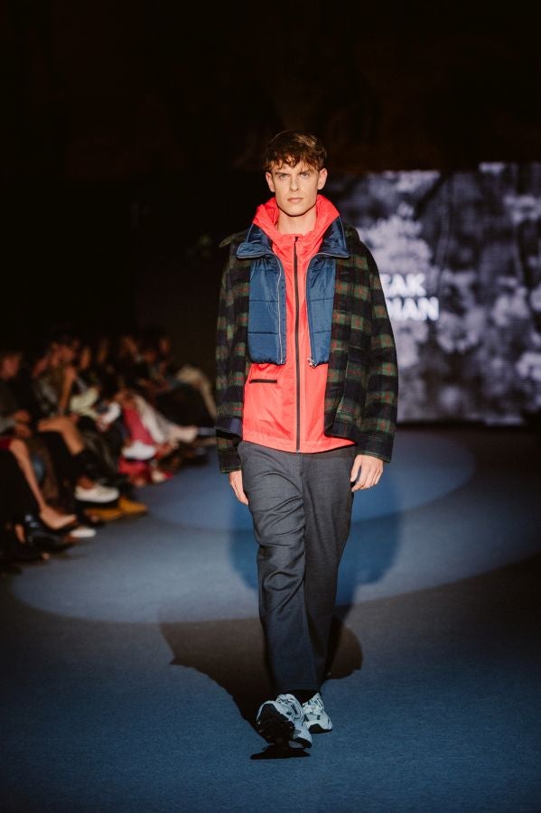 Loreak Mendian fusiona formas atemporales