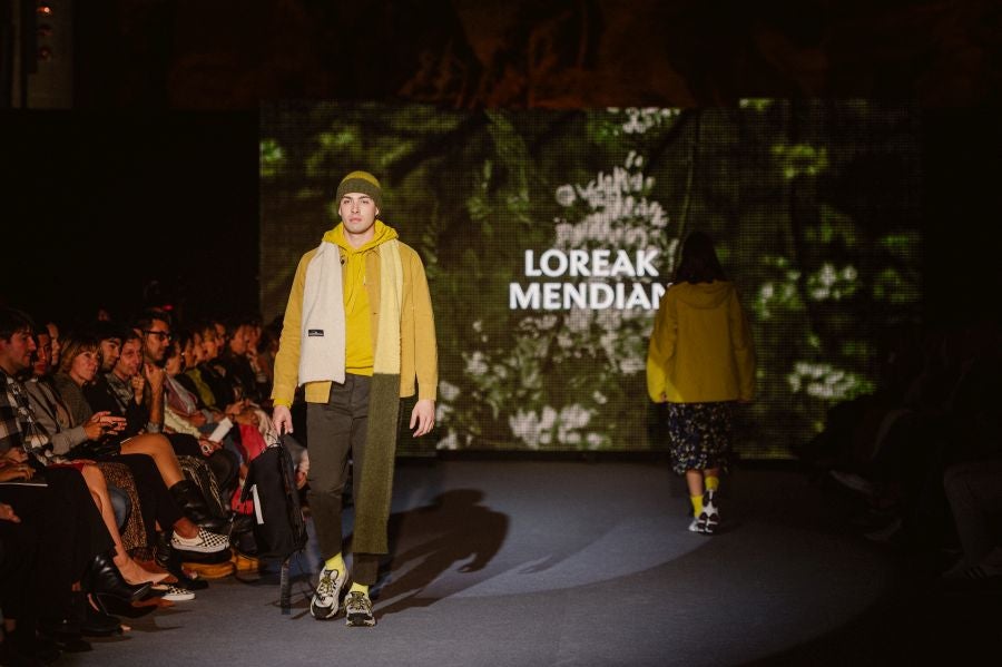 Loreak Mendian fusiona formas atemporales