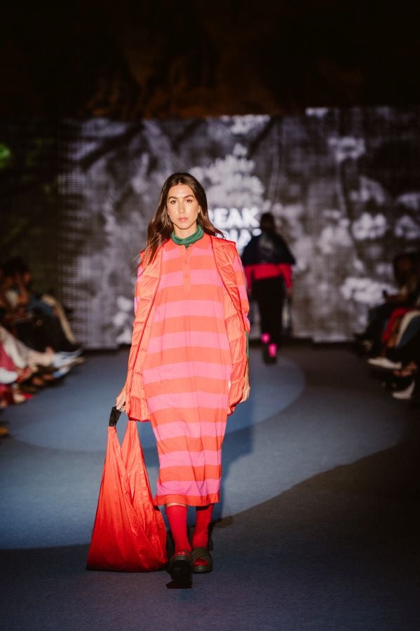 Loreak Mendian fusiona formas atemporales