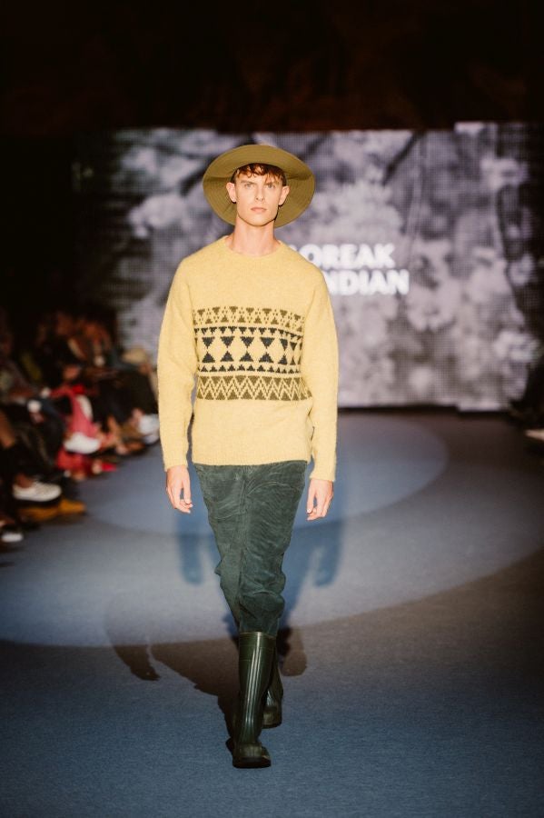 Loreak Mendian fusiona formas atemporales