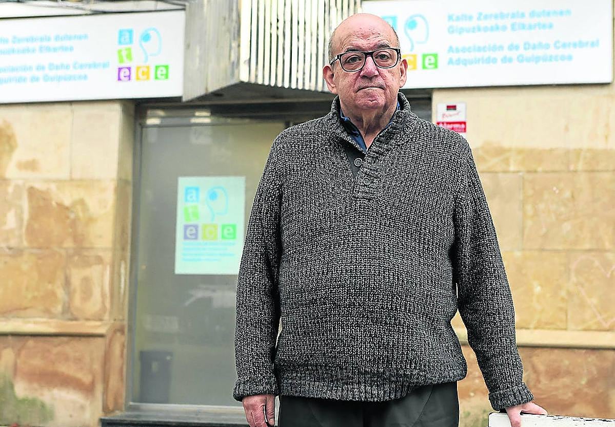 José Antonio Tomé acude tres días por semana a la sede de Atece en Donostia para su rehabilitación.