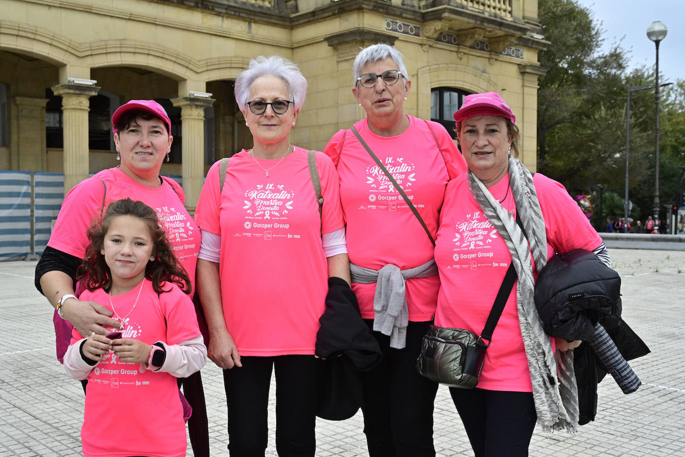 Milagros, Mariasun, Beni, Ana y su hija pequeña, Miren.
