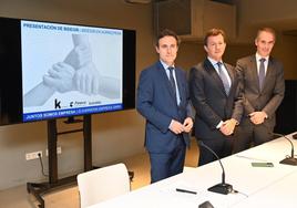 Javier Larrañaga, Enrique Sáez y Zenón Vázquez presentaron ayer el fondo de inversión 'Bidegiñ'.