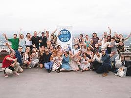 Donosi Lindy Hop dantza eta kultur elkarteko kideak.