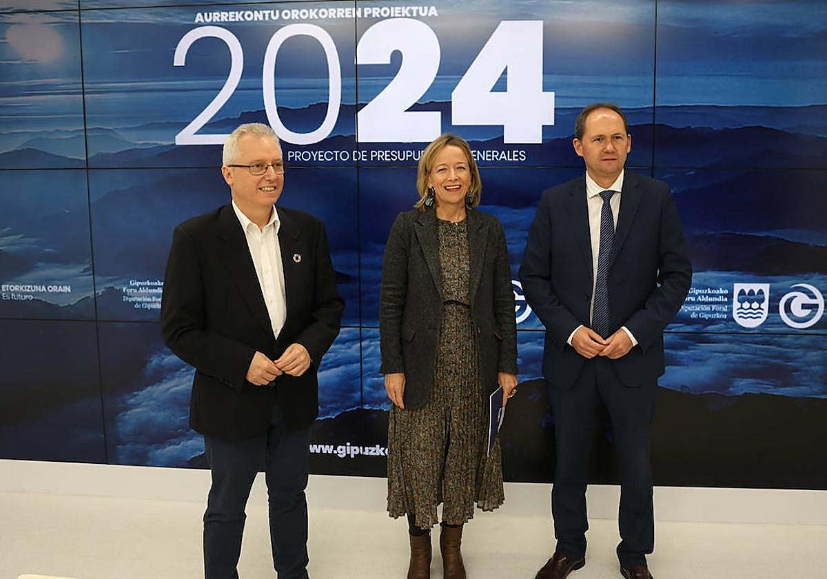 José Ignacio Asensio, Eider Mendoza y Jokin Perona, en la presentación de los Presupuestos de Gipuzkoa.