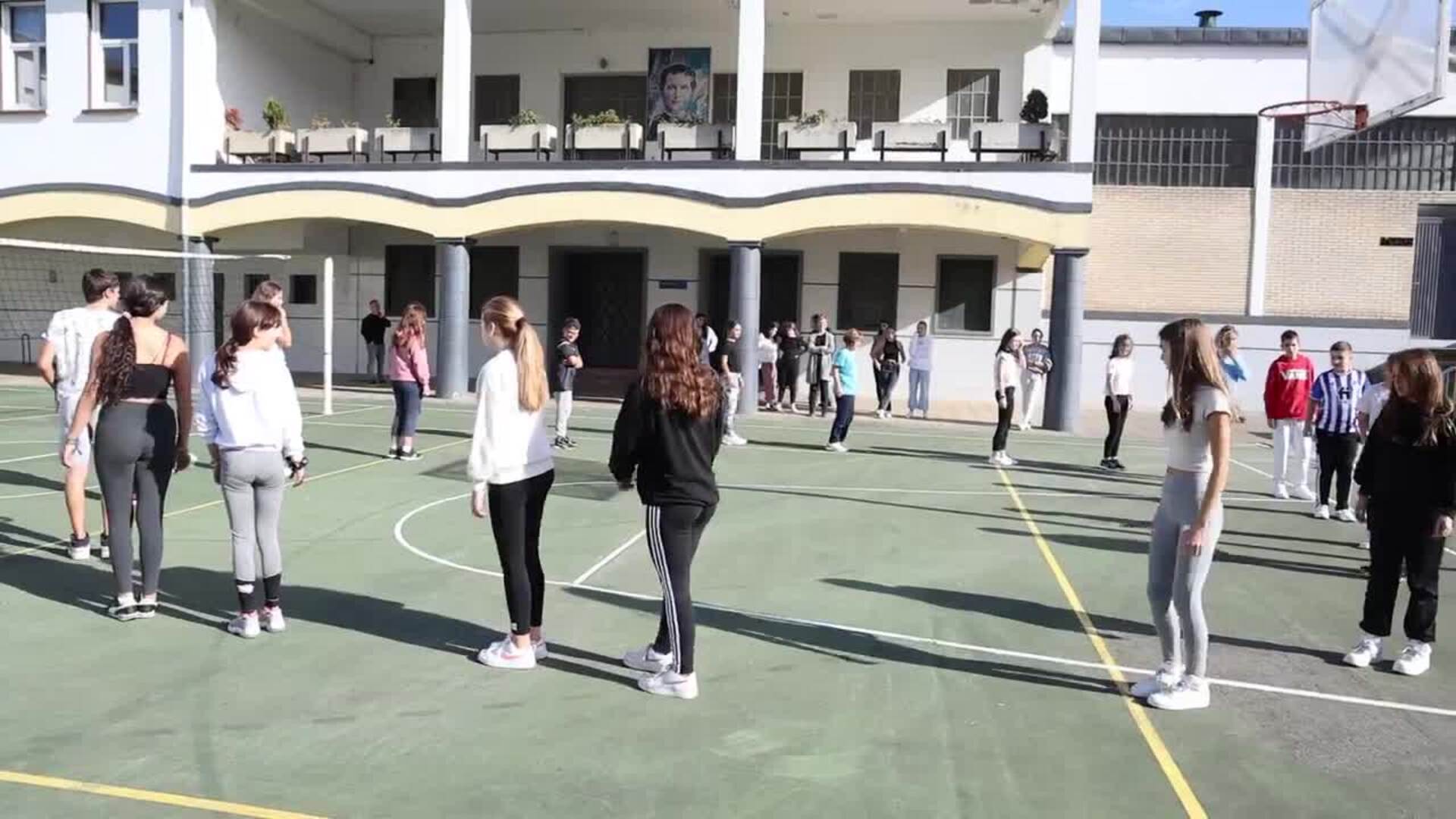 Gauaren aurreko entseguak Urnietako Salestarren Gau Beltzaren eskutik