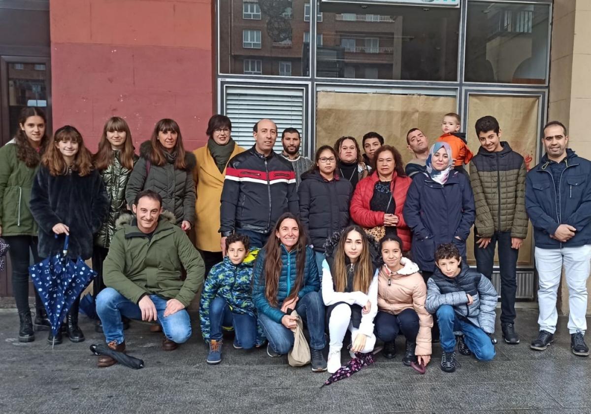 Foto de familia de los participantes de la pasada edición de 'Bizilagunak'.