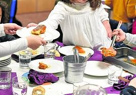 El cambio de empresas en los comedores escolares desata las quejas en Gipuzkoa