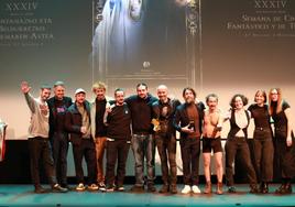 Los galardonados salieron al escenario del Principal durante la gala de clausura a recoger sus premios ante el aplauso del público.