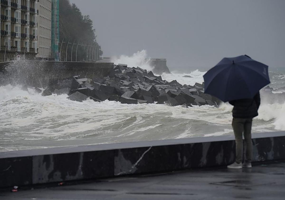 El viento y el oleaje mantendrán a Gipuzkoa en alerta durante todo el fin de semana