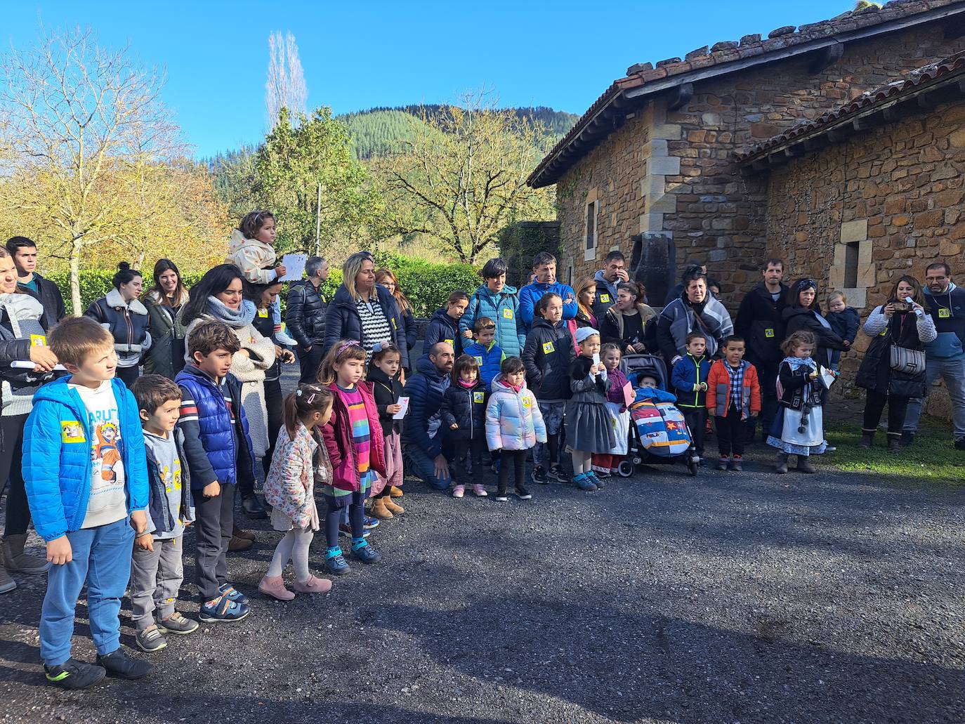 Olentzero eta Mari Domingiren bisitak Mirandaolan izan dira