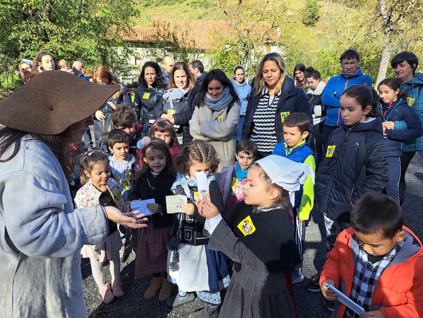 Olentzero eta Mari Domingiren bisitak Mirandaolan izan dira