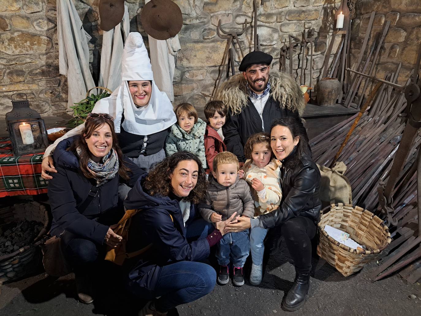 Olentzero eta Mari Domingiren bisitak Mirandaolan izan dira