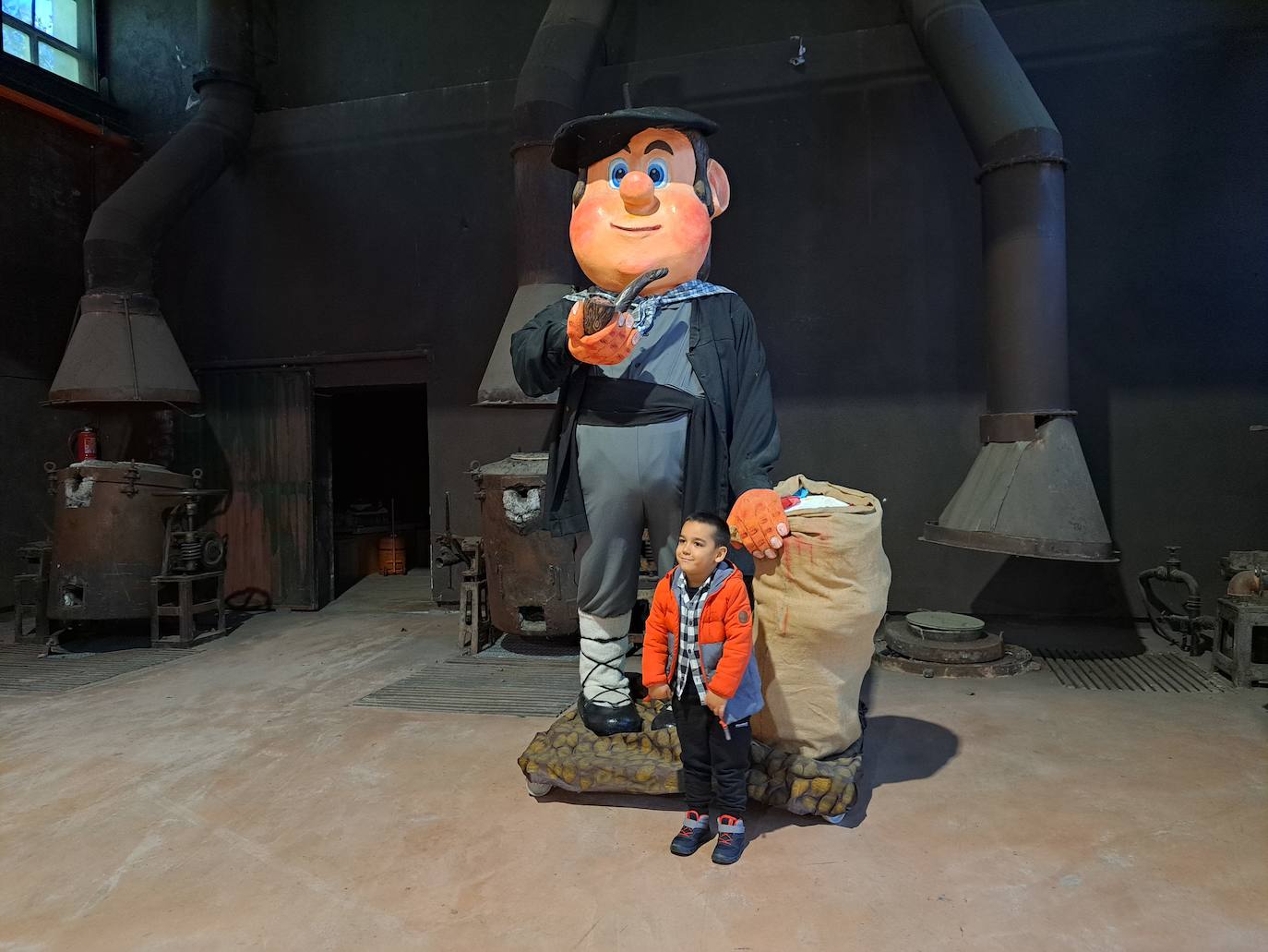 Olentzero eta Mari Domingiren bisitak Mirandaolan izan dira