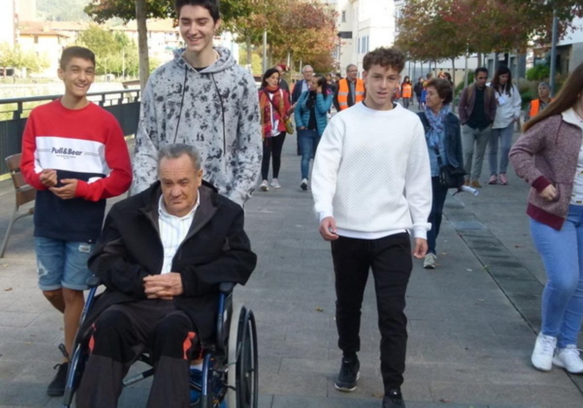 Los alumnos acompañarán a los mayores en los paseos.