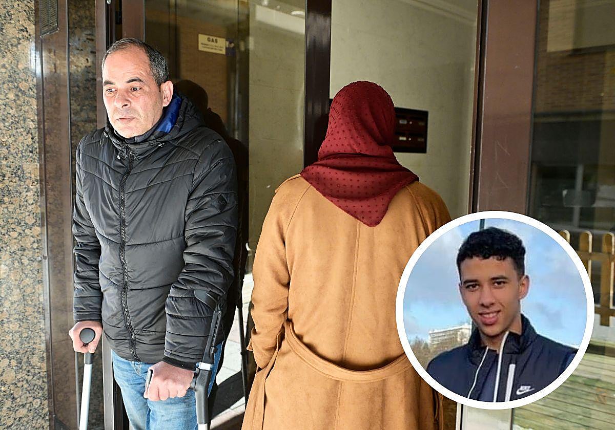 Hassan El Imrani y Zhor Amrani, tíos del joven apalizado en Bruselas, ayer en el portal donde residen en Zumarraga. En la imagen de la derecha, Soufyane Elimrani.