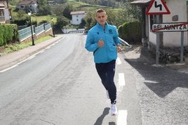 Arrospide se entrena en Belauntza, donde vive, para las cuestas de la Behobia.