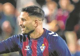 Qasmi en el partido ante el Valladolid tras marcar el cuarto gol.