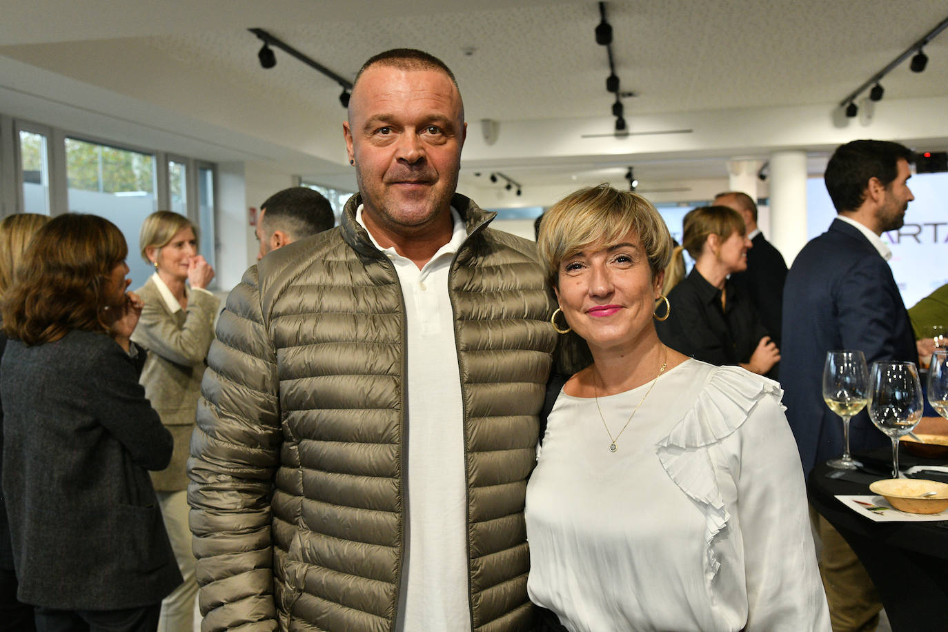 Alberto Etxarri Morante junto a Olatz Hermo (familiares de Nerea Hermo).