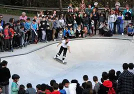 Son muchos los aficionados al skate que se dan cita en la instalación habilitada hace la cinco años en Elgoibar.
