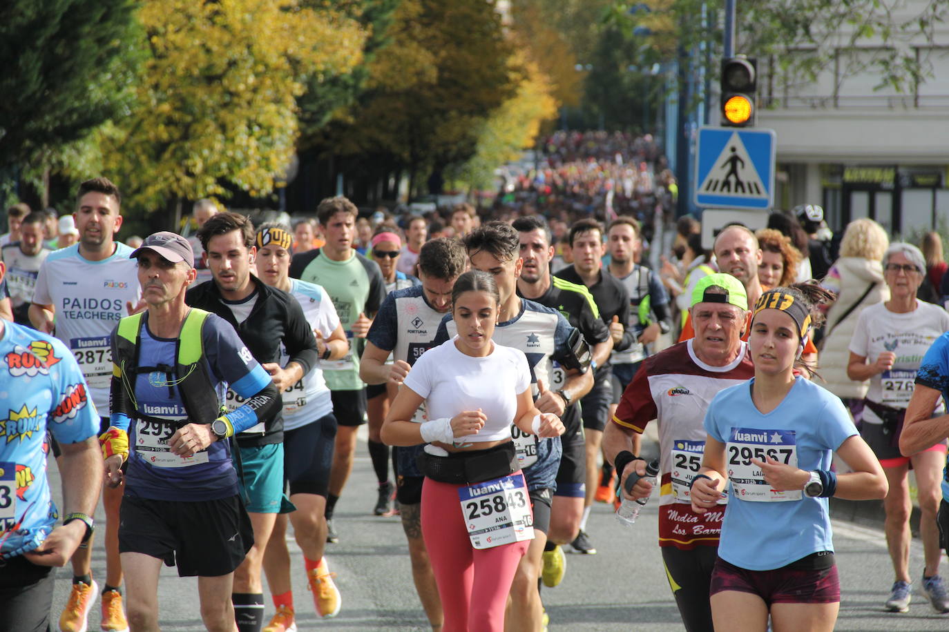 Fotos de la Behobia-San Sebastián 2023 a su paso por Errenteria