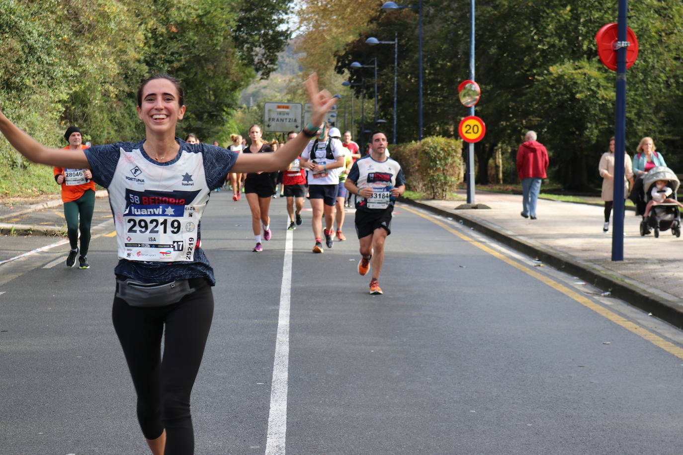 Fotos de la Behobia-San Sebastián 2023 a su paso por Errenteria