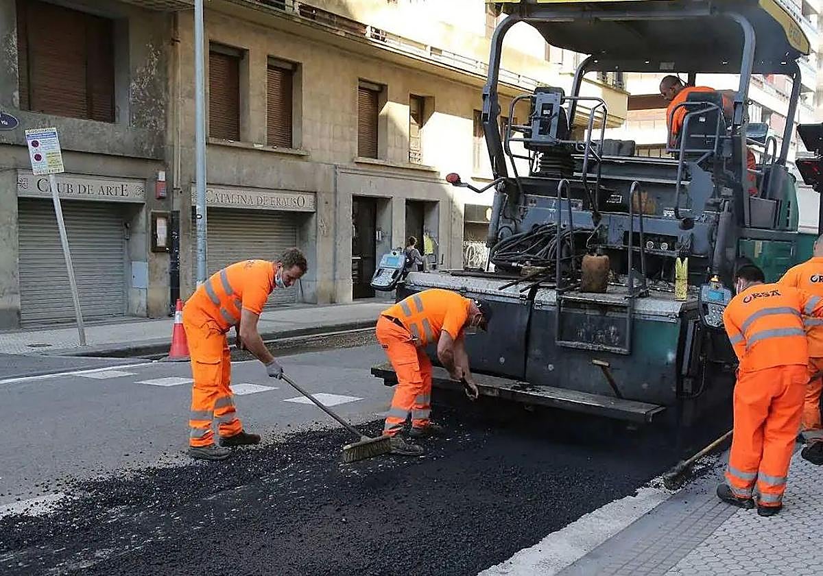 La campaña de asfaltado reserva un millón de euros para reparar sesenta calles