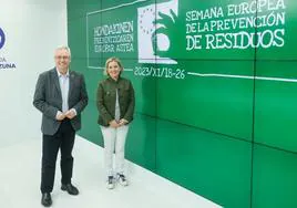 El diputado de Sostenibilidad, José Ignacio Asensio, y la directora general de Transición Ecológica, Mónica Pedreira, en la presentación de la Semana Europea de la Prevención de Residuos.